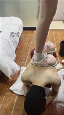 【爱秀套图】【小凤梨】伺候不好就挨揍bf50361