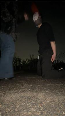 【爱秀套图】【吕雉】深夜户外处刑跟踪狂bf50373