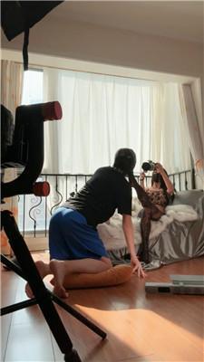 苒溪强迫抖M摄影师做狗 bf50804