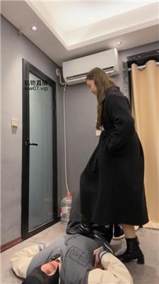 狗哥路边开发系列-短靴白袜虐 bf50688