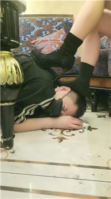 文文文KTV-短靴脏黑袜子蹂躏 JS250223-22