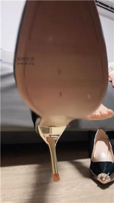 玄葉跟着妈妈鞋底跑    250221-35