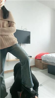 子衿闻舔皮鞋黑棉袜/吃口水/骑马转胯脚耳光 bf50647