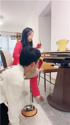 【爱秀套图】【南月女神】人形犬脚下狗爬喂食JS250223-31