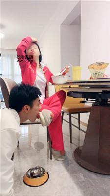 南月女神人形犬脚下狗爬喂食 JS250223-31