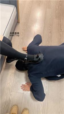 少主JK皮鞋黑袜踩-人体烟灰缸 bf50667