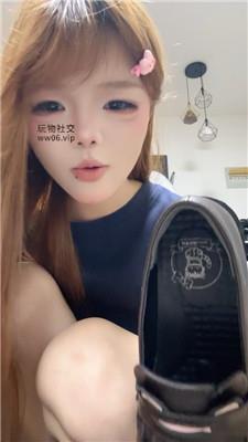 小渔情侣鞋底口水羞辱    250220-29