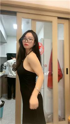 薇薇奶狗男友下跪伺候吃饭 bf50531