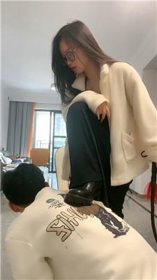 薇薇奶狗男友下跪伺候吃饭 bf50531