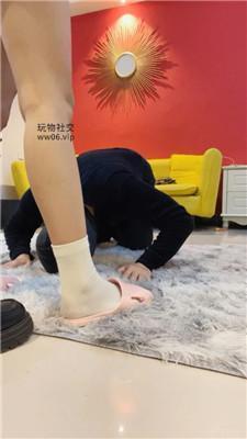 小凤梨磕头求做纹身小妹的脚奴 JS250220-32