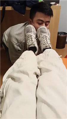 【爱秀套图】【莹莹】玉足恋足舔/运动鞋踩踏【两部合集】JS250221-5