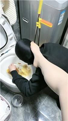 芮汐夫妻舔脏鞋底/吃烟灰/头压马桶吃泡面 JS250221-2