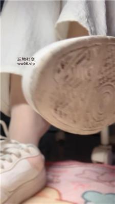 乔乔在这里肉丝+脏鞋底羞辱贱狗    250218-28