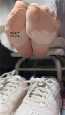 乔乔在这里肉丝+脏鞋底羞辱贱狗    250218-28