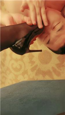 【爱秀套图】【诗恩大大】猥琐狗狂舔脏鞋JS250219-8