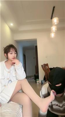 乔妹嘴叼高跟/肉丝蹂躏踩虐 bf50888