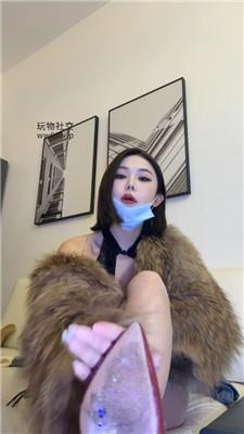 浅浅滚进来挨骂了    250218-13