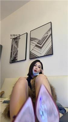 浅浅滚进来挨骂了    250218-13