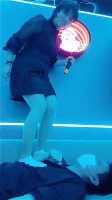 姑奶奶KTV虐-长靴原味白袜辱 bf50854