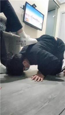 沐沐大大小白鞋白袜踩踏喂食 JS250306-21