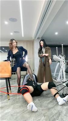 麋鹿银儿生化危机版踢虐裆 bf50948