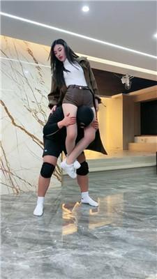 麋鹿银儿生化危机版踢虐裆 bf50948