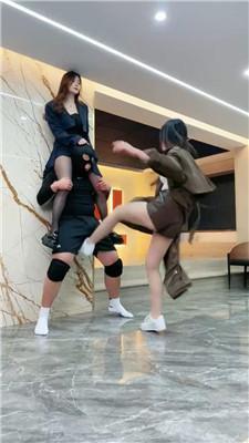 麋鹿银儿生化危机版踢虐裆 bf50948