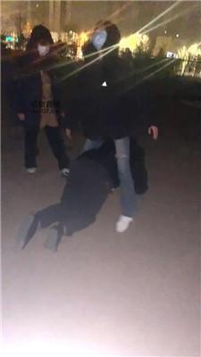 泡泡户外3S-小白鞋全体重踩踏 bf50909