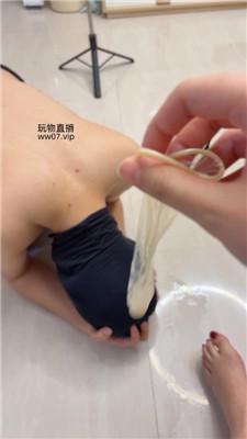 莫莉强迫吃byt/舔铆钉高跟 bf50910