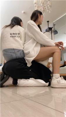小凤梨双S-小白鞋白袜轮流踢踹虐打 JS250112-54