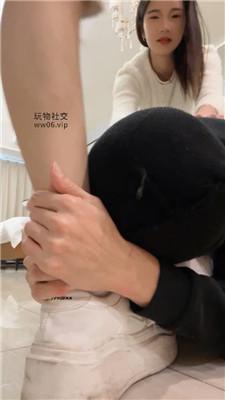 小凤梨双S-小白鞋白袜轮流踢踹虐打 JS250112-54