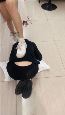 小凤梨双S-小白鞋白袜轮流踢踹虐打 JS250112-54