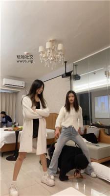 小凤梨双S-小白鞋白袜轮流踢踹虐打 JS250112-54