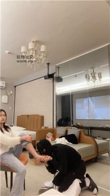 小凤梨双S-小白鞋白袜轮流踢踹虐打 JS250112-54