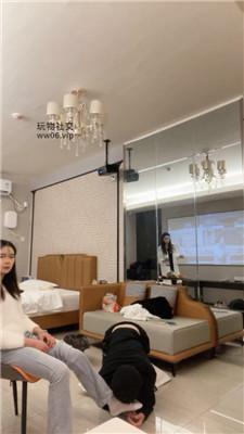 小凤梨双S-小白鞋白袜轮流踢踹虐打 JS250112-54