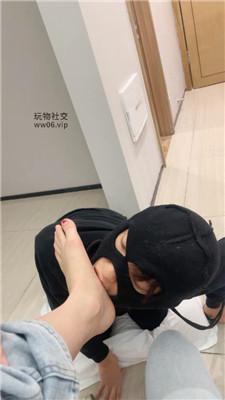 小凤梨双S-小白鞋白袜轮流踢踹虐打 JS250112-54