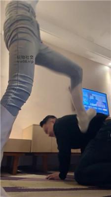【爱秀套图】【UUs】长靴踩踏踢踹/鞭打/玉足狂舔bf49312