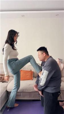 埋汰牛仔裤女神玉足蹂躏 bf49315