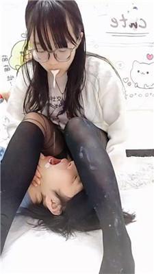 广西木木可爱女主-黑丝美腿舔牛奶 bf49322