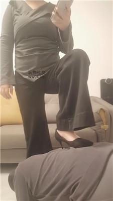 【爱秀套图】【嘉欣】玉足深喉高跟踩踏/骑马虐乳JS250113-14