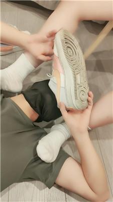 学生情侣主清理脏运动鞋白袜/袜子塞嘴 bf49323