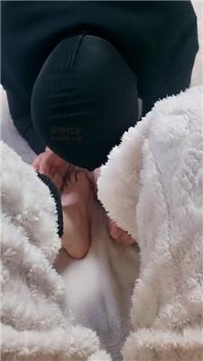 【爱秀套图】【小羊咩咩】玉足踩虐家奴踢裆JS250102-5