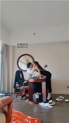 【爱秀套图】【宇S】情侣主-绿帽奴伺候我们约会JS250112-1