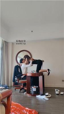 宇S情侣主-绿帽奴伺候我们约会 JS250112-1