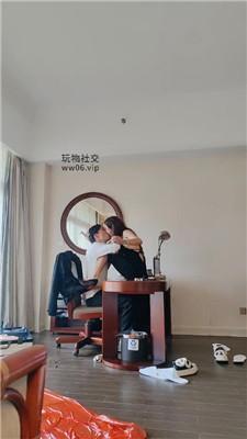 宇S情侣主-绿帽奴伺候我们约会 JS250112-1