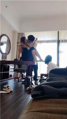 宇S情侣主-绿帽奴伺候我们约会 JS250112-1