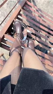 【爱秀套图】【爱可】天台玩弄小母狗bf49278