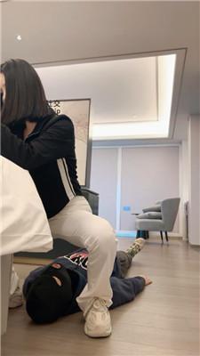 【爱秀套图】【黛樱】御姐S-坐在狗身上做直播bf49273