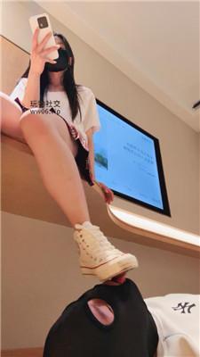 妮蔻高帮帆布鞋船袜踩虐贱奴 JS250112-6