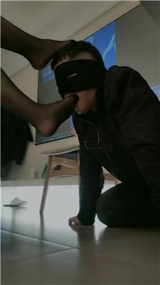 甜沁桌底视角-长靴黑丝碾压踩双视角版 bf49202